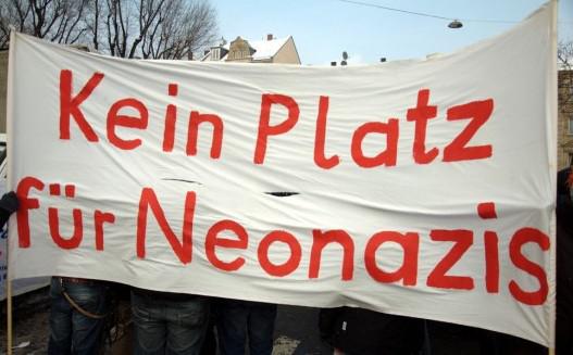 Plakat mit der Aufschrift kein Platz für Noenazis