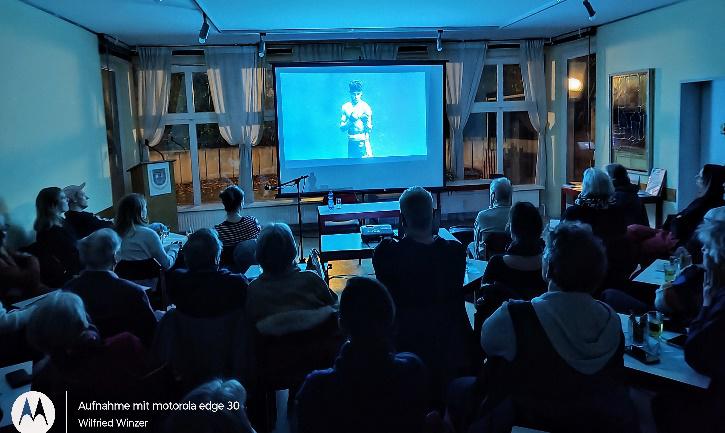 Foto während der Filmvorführung